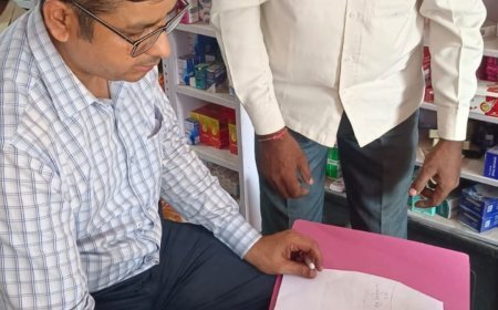 अम्बेडकरनगर: ड्रग इंस्पेक्टर ने दुकानों का किया अचानक निरीक्षण,  मिली खामियों को पूरा करने का दिया निर्देश